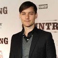 Tobey Maguire di Premier 'Country Strong'