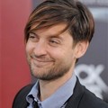 Tobey Maguire di Premier 'Rock of Ages'
