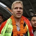 Jascha Richter Personil Michael Learns to Rock di Bandara International Tribhuvan