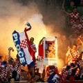 Suporter Kroasia Menyalakan Api di Euro 2012