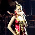 Aksi Mulan Jameela di Konser Mahakarya