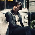 Gong Yoo Berpose Untuk Majalah Harper's Bazaar