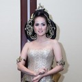 Olla Ramlan di Acara Live Painting Batik Kudus Agnes Budhisurya