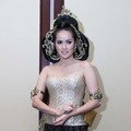 Olla Ramlan di Acara Live Painting Batik Kudus Agnes Budhisurya