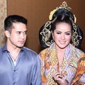 Olla Ramlan dan Aufar Hutapea di Acara Live Painting Batik Kudus Agnes Budhisurya