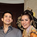 Olla Ramlan dan Aufar Hutapea di Acara Live Painting Batik Kudus Agnes Budhisurya