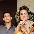 Olla Ramlan dan Aufar Hutapea di Acara Live Painting Batik Kudus Agnes Budhisurya