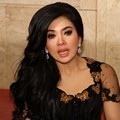 Syahrini di Acara Live Painting Batik Kudus Agnes Budhisurya