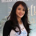 Astri Nurdin di Premier 'Ambilkan Bulan'