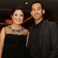 Nindy dan Suami di Resepsi Pernikahan Ayu Dewi