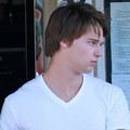 Patrick Schwarzenegger Ditemui Saat Makan Siang di 17th Street Cafe