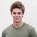 Patrick Schwarzenegger Saat Ditemui di Cafe Roma