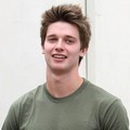 Patrick Schwarzenegger Saat Ditemui di Cafe Roma