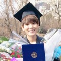 Ryeowook Berfoto Setelah Prosesi Wisuda