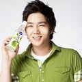 Kangin Berpose Untuk Iklan Sunkist