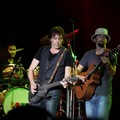 Jason Mraz Tampil Full Band di Konser 'Tour is a Four Letter Word'