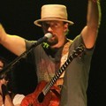 Jason Mraz Ajak Penonton Meriahkan Konser 'Tour is a Four Letter Word'