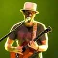 Jason Mraz Menyanyikan 'Everything Is Sound' Saat Konser