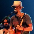 Jason Mraz Menyanyikan 'Everything Is Sound' Saat Konser
