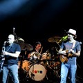 Jason Mraz Tampil Full Band di Konser 'Tour is a Four Letter Word'