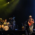 Jason Mraz Tampil Full Band di Konser 'Tour is a Four Letter Word'