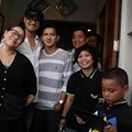 Nunung Sekeluarga dan Iyan Sambiran Saat Ditemui di Kantor Pengacara