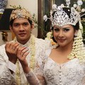 Iko Uwais dan Audy Item Pamer Cincin Pernikahan