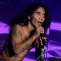 Kaka Slank Saat Menyanyikan 'Virus' di Konser Jakarta Fair 2012
