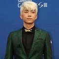 Wooyoung di Blue Carpet Mnet 20's Choice Awards 2012