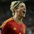 Fernando Torres Merayakan Keberhasilan Setelah Mencetak Gol di Final Euro 2012