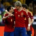 Xavi Hernandez dan Fernando Torres Merayakan Keberhasilan Setelah Mencetak Gol di Final Euro 2012