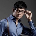 Jung Suk Won Dengan Gaya Culun