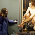 Mengecat Kuku Sang Wanita Lukisan Klasik di Museum Ilusi Optik Korea Selatan