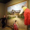 Bermain Jungkit dengan Gadis Korea di Museum Ilusi Optik Korea Selatan