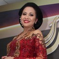 Sundari Soekotjo di AMI Awards 2012