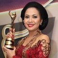 Sundari Soekotjo di AMI Awards 2012