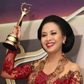 Sundari Soekotjo di AMI Awards 2012