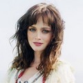 Alexis Bledel Berpose Untuk Majalah Elle Girl