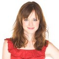 Alexis Bledel Berpose Untuk Majalah Parade