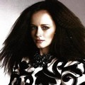 Alexis Bledel Berpose Untuk Majalah WWD