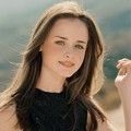Alexis Bledel Berpose Untuk Majalah Allure