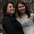 Okie Agustina Saat Fitting Gaun Pengantin di Eva Bun Wedding Gallery
