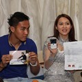 Okie Agustina dan Gunawan Dwi Cahyo Saat Fitting Gaun Pengantin di Eva Bun Wedding Gallery