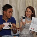 Okie Agustina dan Gunawan Dwi Cahyo Saat Fitting Gaun Pengantin di Eva Bun Wedding Gallery