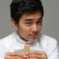 Yoo Seung Ho Berpose Untuk Promo Iklan Choco Heim Biscuits