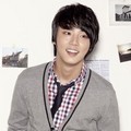Yoon Shi Yoon Berpose Untuk Promo Iklan Omphalos Fashion