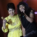 Titiek Puspa dan Slank di Konser 'I Slank U'