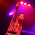 David Cook Menyanyikan 'Champaign Supernova' Saat Konser di Indonesia
