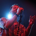 David Cook Menyanyikan 'Champaign Supernova' Saat Konser di Indonesia