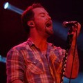 David Cook Menyanyikan 'Champaign Supernova' Saat Konser di Indonesia